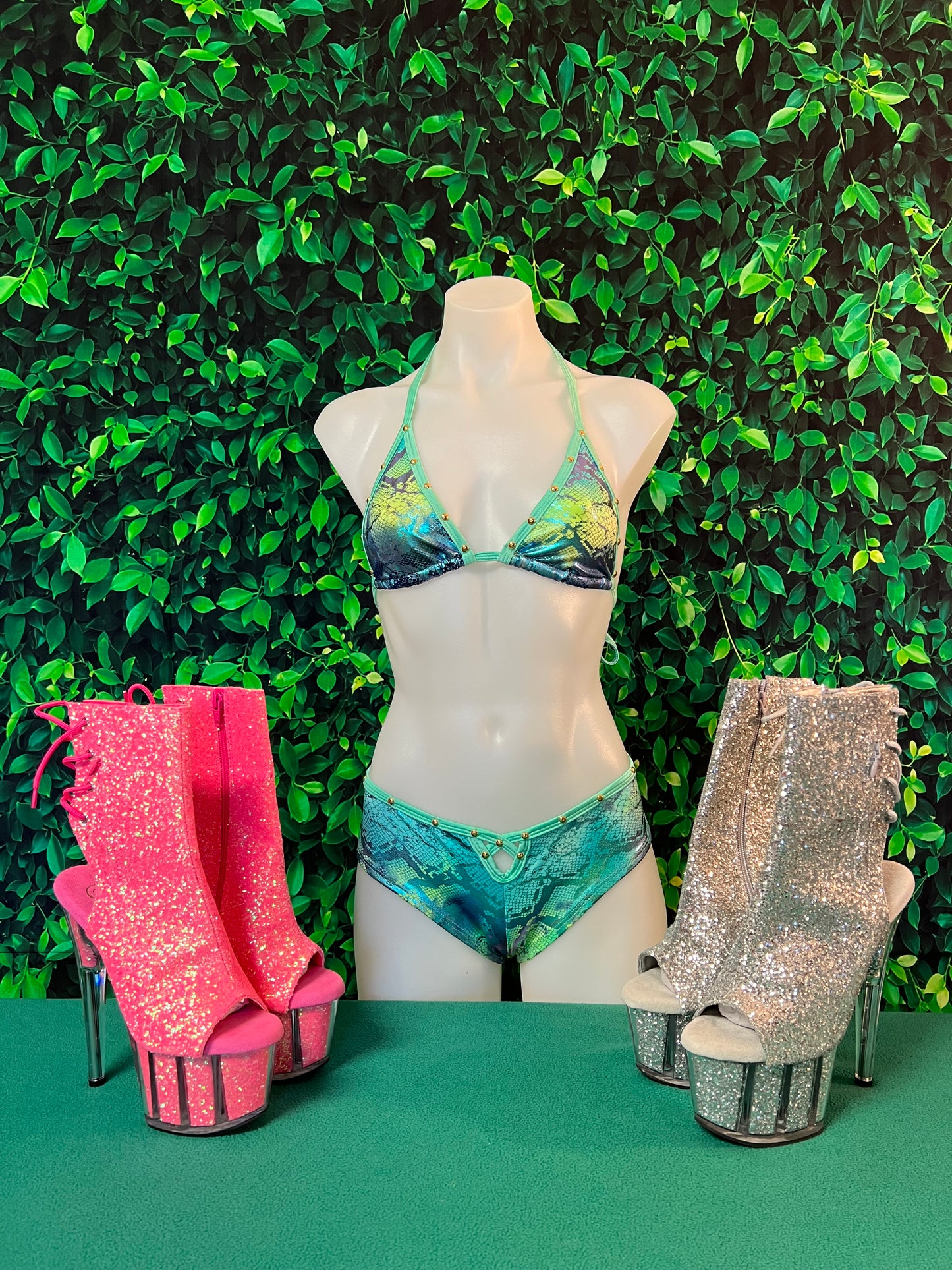 stripping outfits/exotic dance wear